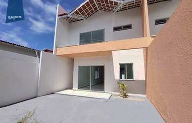 Imagem: A casa possui 4 Dormitórios, 4 Banheiros, 3 Vagas na garagem