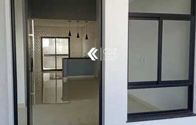 Imagem: A casa em condomínio possui 3 Dormitórios, 1 Banheiro, 3 Vagas