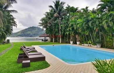 Imagem: A casa possui 5 Dormitórios, 5 Banheiros, 5 Vagas na garagem