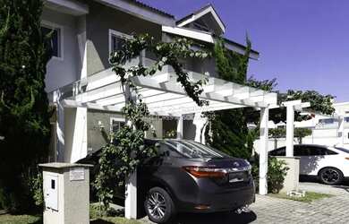 Imagem: A casa possui 3 Dormitórios, 2 Banheiros, 2 Vagas na garagem