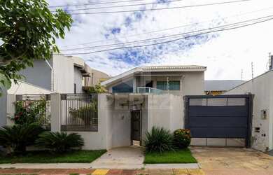 Imagem: A casa possui 3 Dormitórios, 3 Banheiros, 2 Vagas na garagem