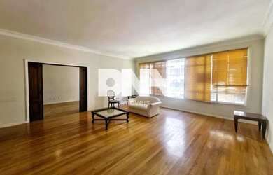 Imagem: O apartamento possui 4 Dormitórios, 5 Banheiros, 2 Vagas na