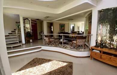 Imagem: A casa em condomínio possui 4 Dormitórios, 4 Banheiros, 2