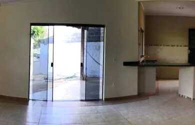 Imagem: A casa em condomínio possui 3 Dormitórios, 2 Banheiros, 4