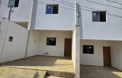 Imagem: A casa possui 2 Dormitórios, 2 Banheiros, 1 Vaga na garagem