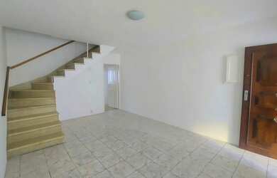 Imagem: A casa possui 2 Dormitórios, 2 Banheiros, 1 Vaga na garagem