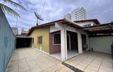 Imagem: A casa possui 5 Dormitórios, 4 Banheiros, 5 Vagas na garagem