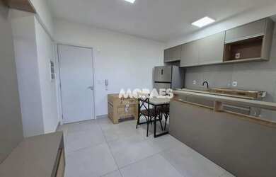 Imagem: O apartamento possui 1 Dormitório, 1 Banheiro, 1 Vaga na garagem