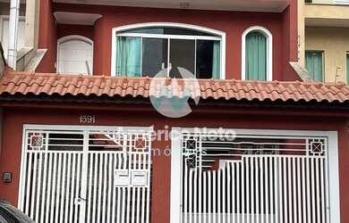 Imagem: A casa possui 3 Dormitórios, 3 Banheiros, 5 Vagas na garagem