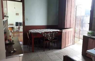 Imagem: A casa possui 3 Dormitórios, 1 Banheiro, 200m² de Área e