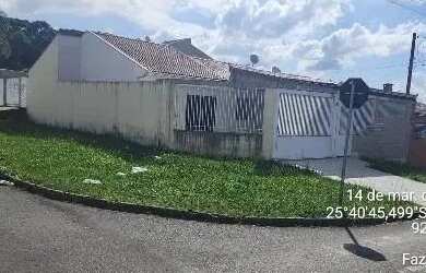 Imagem: A casa possui 4 Dormitórios, 1 Banheiro, 1 Vaga na garagem