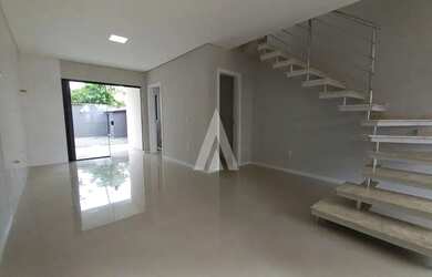 Imagem 1: Sobrado Geminado com 1 suíte(s) mais 2 quarto(s) à venda no bairro BOM RETIRO em JOINVILLE