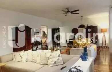 Imagem: O apartamento possui 3 Dormitórios, 4 Banheiros, 1 Vaga na