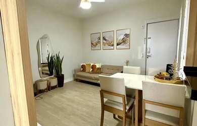 Imagem: O apartamento possui 2 Dormitórios, 1 Banheiro, 1 Vaga na garagem