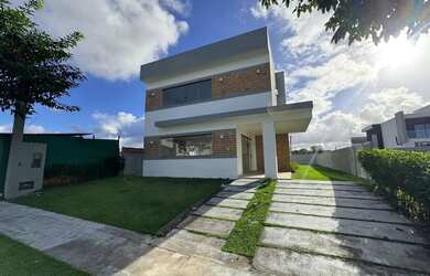 Imagem: A casa em condomínio possui 4 Dormitórios, 1 Banheiro, 2 Vagas