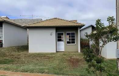 Imagem: A casa possui 2 Dormitórios, 1 Banheiro, 1 Vaga na garagem