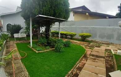 Imagem: A casa possui 3 Dormitórios, 1 Banheiro, 4 Vagas na garagem