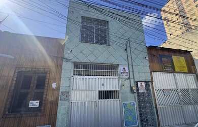 Imagem: A casa possui 1 Dormitório, 2 Banheiros, 1 Vaga na garagem