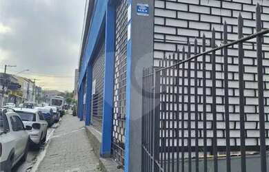 Imagem: O depósito possui 5 Vagas na garagem, 500m² de Área e está