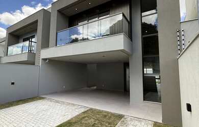 Imagem: A casa possui 4 Dormitórios, 4 Banheiros e está localizado