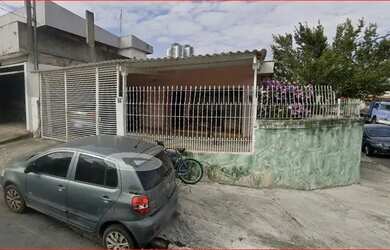 Imagem: A casa possui 3 Dormitórios, 2 Banheiros, 1 Vaga na garagem