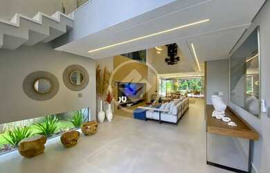 Imagem: A casa possui 5 Dormitórios, 5 Banheiros, 4 Vagas na garagem