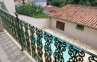 Imagem: A casa possui 2 Dormitórios, 1 Banheiro, 4 Vagas na garagem