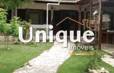 Imagem: A casa possui 1 Dormitório, 3 Banheiros, 2 Vagas na garagem