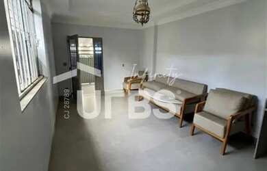 Imagem: A casa possui 5 Dormitórios, 3 Banheiros, 3 Vagas na garagem