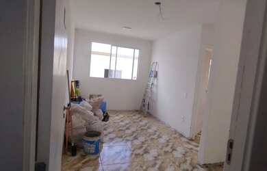 Imagem: O apartamento possui 2 Dormitórios, 1 Banheiro, 1 Vaga na garagem