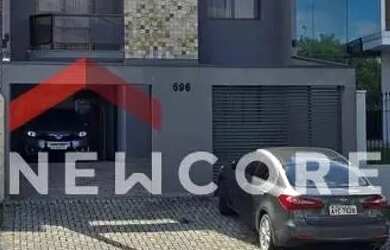 Imagem: A casa possui 3 Dormitórios, 4 Banheiros, 3 Vagas na garagem