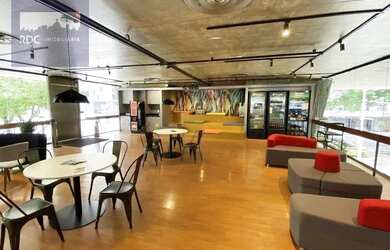 Imagem: O depósito para alugar possui 1 Vaga na garagem e 390m² de