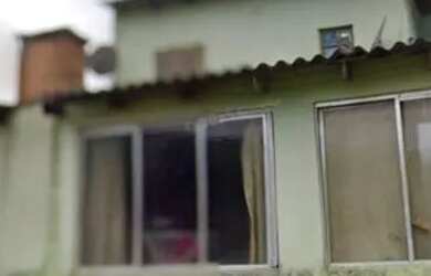 Imagem: A casa possui 5 Dormitórios, 3 Banheiros, 2 Vagas na garagem