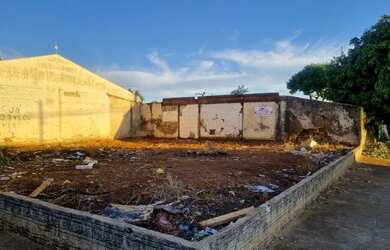 Imagem: O terreno possui 196m² de Área e está localizado em Centro