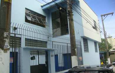 Imagem: O depósito possui 2 Vagas na garagem e 700m² de Área e está