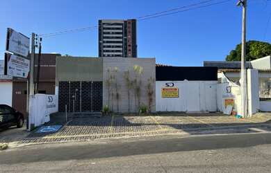 Imagem: A casa possui 4 Dormitórios, 4 Banheiros e 250m² de Área