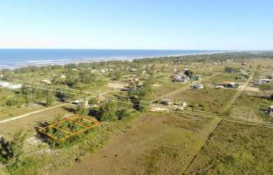 Imagem: O terreno possui 324m² de Área e está localizado em Balneário