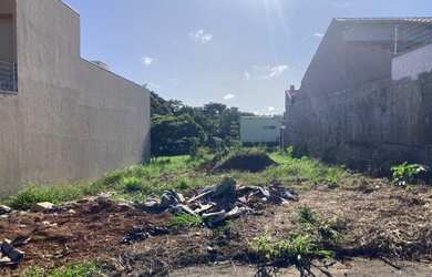 Imagem: O terreno possui 300m² de Área e está localizado em Víviam