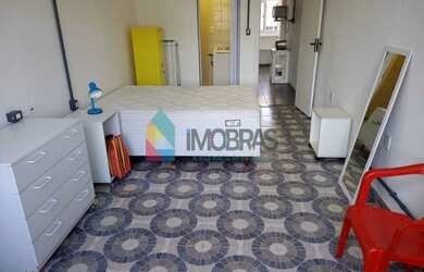 Imagem: A kitnet possui 1 Dormitório, 1 Banheiro, 1 Vaga na garagem