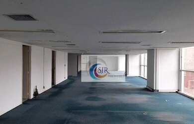 Imagem: O depósito possui 4 Vagas na garagem, 878m² de Área e está