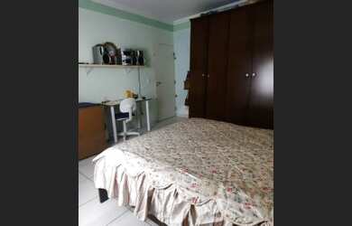 Imagem: A casa possui 2 Dormitórios, 2 Banheiros, 5 Vagas na garagem