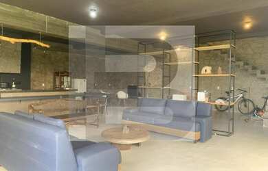 Imagem: A casa possui 3 Dormitórios, 3 Banheiros, 5 Vagas na garagem