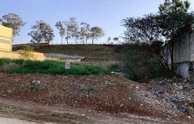 Imagem: O terreno possui 1.920m² de Área e está localizado em Canguiri