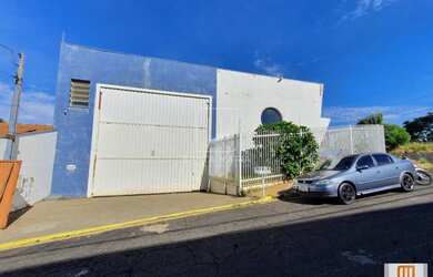 Imagem: O depósito possui 5 Vagas na garagem, 540m² de Área e está