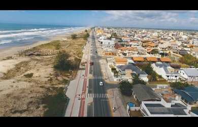 Imagem: O terreno possui 300m² de Área e está localizado em Balneário