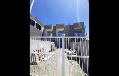 Imagem: A casa possui 2 Dormitórios, 2 Banheiros, 2 Vagas na garagem