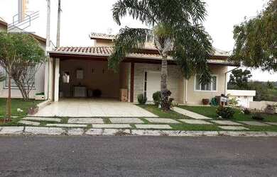 Imagem: A casa em condomínio possui 4 Dormitórios, 4 Banheiros, 4