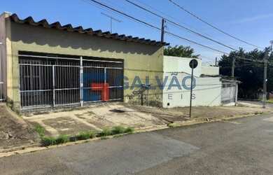 Imagem: A casa possui 2 Dormitórios, 1 Banheiro, 2 Vagas na garagem