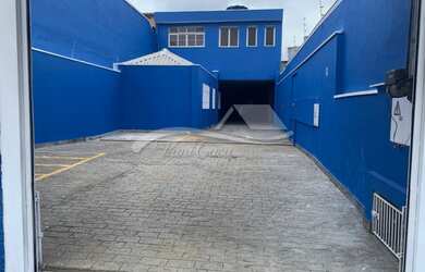 Imagem: O depósito possui 5 Vagas na garagem e 225m² de Área e está