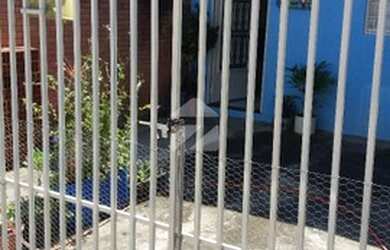 Imagem: A casa à venda possui 2 Dormitórios, 2 Banheiros, 1 Vaga na